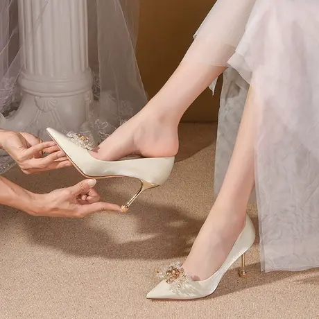 婚鞋女秀禾主婚纱两穿水晶绸缎新娘高跟鞋香槟色小众高级感不累脚图片
