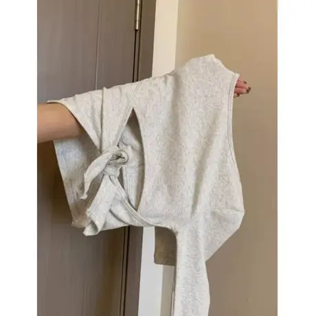灰色露背长袖T恤女春季韩版修身显瘦百搭辣妹短款V领带胸垫上衣服图片