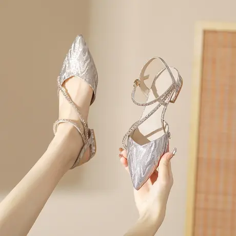 包头平底凉鞋女2023年夏季新款绑带闪闪发光尖头低跟凉鞋百搭气质图片