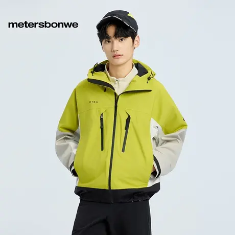 美特斯邦威男女同款2025秋新款户外徒步宽松拼色登山服连帽冲锋衣图片