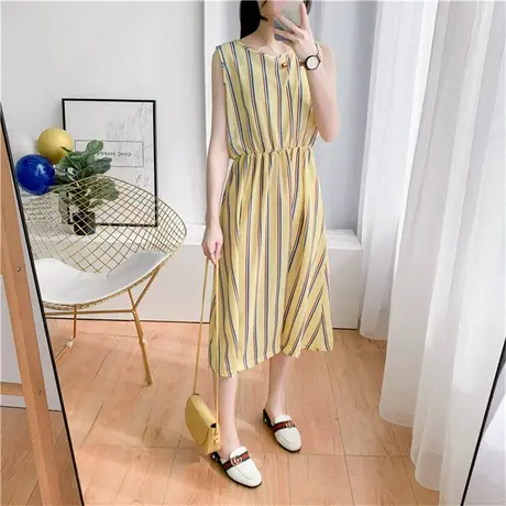 法式复古海边连衣裙度假裙ins超火拍照三亚旅行穿搭吊带裙沙滩裙图片