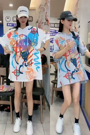 宽松连帽t恤女2023夏季新款宽松涂鸦休闲上衣中长款慵懒短袖T恤裙图片
