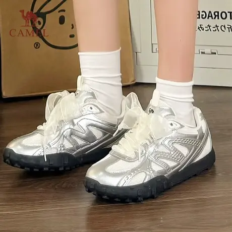 骆驼薄底鞋流光2025春新款休闲板鞋女银色鞋子复古网面鞋女运动鞋商品大图
