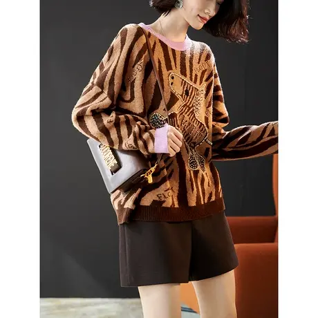 宝诗黎2023年秋冬新款圆领钉珠亮片羊毛针织衫女长袖提花宽松毛衣图片