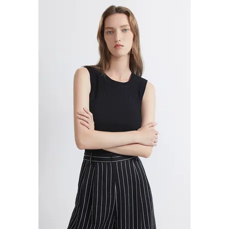 INSUN恩裳夏季不规则坑条无袖毛针织衫商品大图