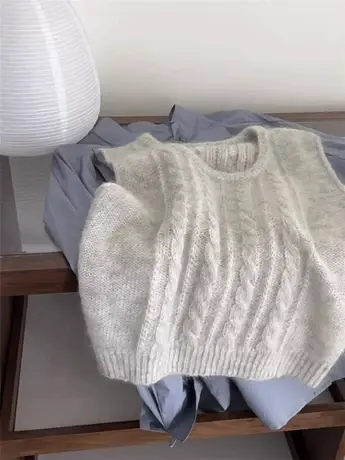 韩系浅灰色圆领麻花针织马甲软糯马海毛无袖背心早秋宽松叠穿外搭图片