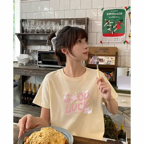 KWV真维斯短袖t恤女夏2025新款爆款独特别致小众设计感小上衣女商品大图