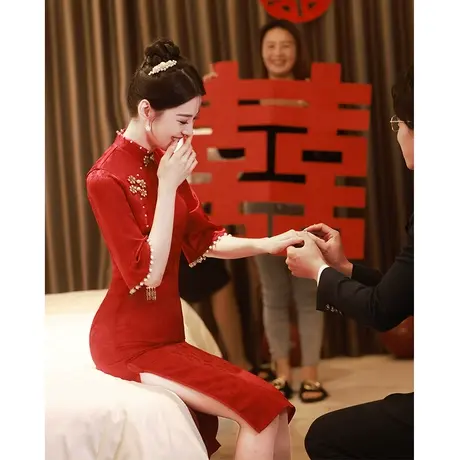 改良红色旗袍敬酒服新娘2023新款高级感秋季中式订婚礼服连衣裙女图片