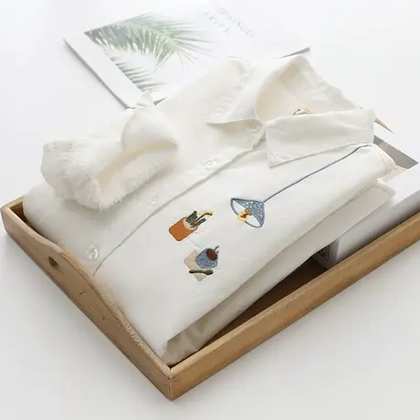 2020秋冬新款保暖加厚文艺清新刺绣白色衬衫女学生加绒棉打底上衣图片