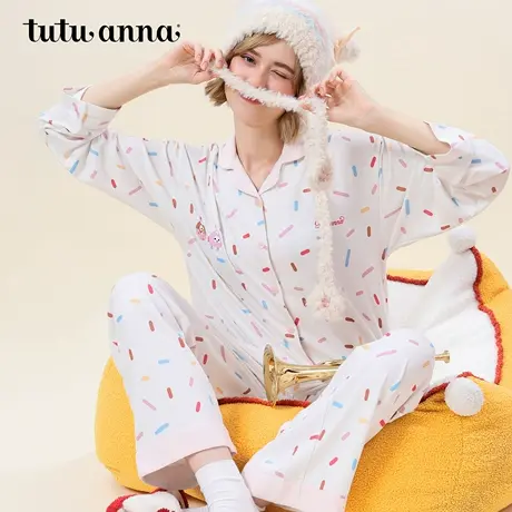 tutuanna超柔面料彩点满印前扣长袖长裤套装商品大图