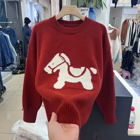 小马刺绣红色浣熊绒毛衣女秋冬新款慵懒风软糯针织打底衫韩版上衣图片