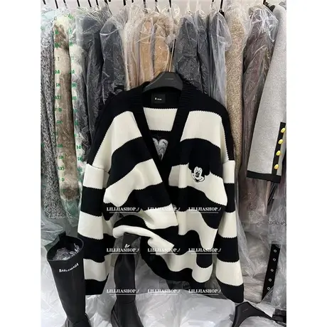 韩国东大门2023冬季新款米奇刺绣宽松显瘦中长款条纹毛衣外套开衫商品大图