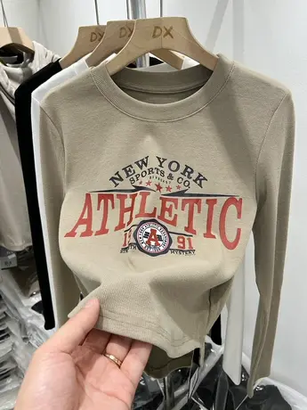 美式复古字母印花圆弧长袖T恤女2023春装新款打底衫短款体恤上衣图片