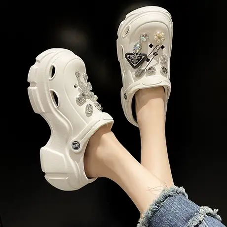 厚底洞洞鞋女士夏季外穿网红时尚珍珠水钻防滑松糕增高包头凉拖鞋图片