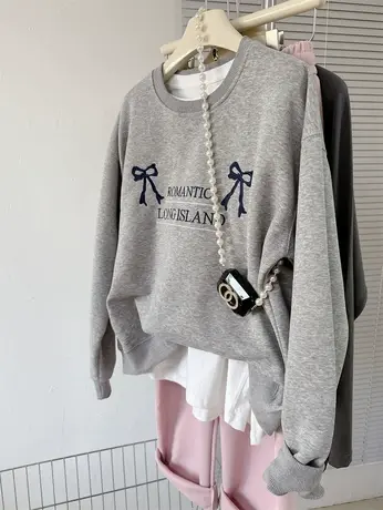 字母蝴蝶刺绣宽松上衣春季新款女休闲简约韩系INS潮圆领爆款卫衣商品大图