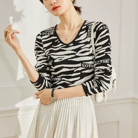 洋气豹纹V领针织打底衫女秋冬修身内搭上衣2023春秋新款时尚毛衣图片