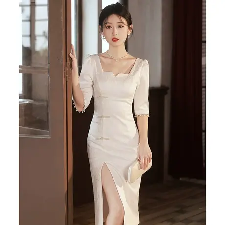 白色礼服鱼尾修身缎面高定订婚连衣裙轻奢小众高端登记领证小白裙图片