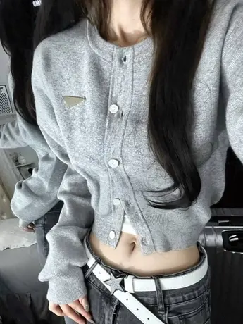 针织毛衣外套女203爆款秋季小众设计感港风chic辣妹短款开衫上衣图片