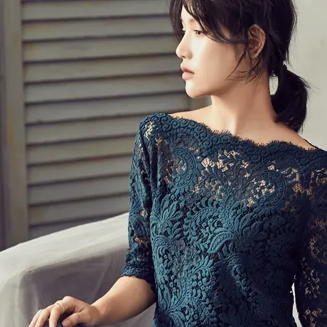 2023年秋装新款钩花镂空一字领蕾丝衫女韩版七分袖打底蕾丝上衣女图片