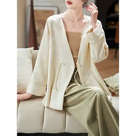 宝诗黎【新品价338元】V领一粒扣提花外套AMQ4002图片