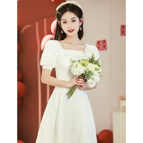 白色礼服女夏季订婚连衣裙平时可穿法式复古泡泡袖登记领证小白裙图片