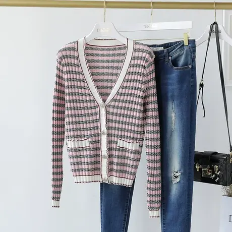 粉红大布娃娃复古拼色格子针织开衫图片