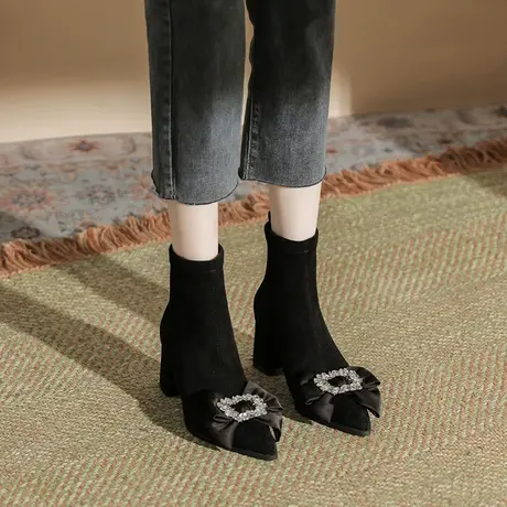 法式小短靴女粗跟2024新款秋冬水钻方扣复古马丁靴绒面尖头瘦瘦靴图片