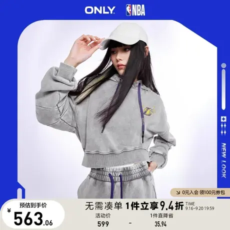 【买5免1】ONLY奥莱2022冬季新款NBA联名款宽松连帽字母短款卫衣商品大图