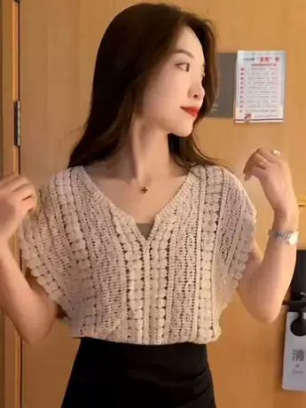 镂空钩花V领马甲针织衫女夏季2023新款设计短款外搭防晒无袖上衣商品大图