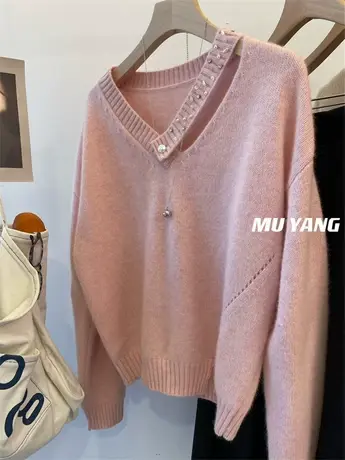浪漫韩女风~亮片钉珠斜带 v领浣熊绒套头毛衣女冬季软糯百搭上衣图片