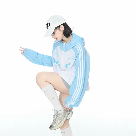2025夏季街头运动风防晒衣情侣款撞色连帽防晒服女创意印花外套图片