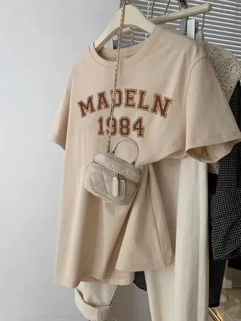 大码t恤女新款2023显白卡其色正肩短袖ins潮韩系慵懒风设计上衣夏图片