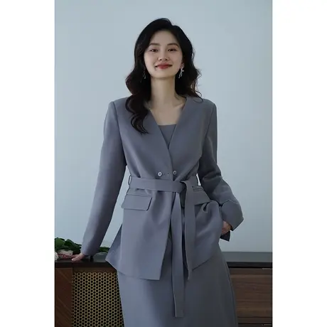 嘉茱莉2025春季新款V领西装外套女中长款宽松西服上衣设计感小众图片