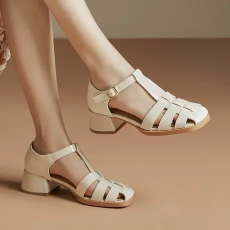 夏季新款女粗中跟米白色凉鞋一字扣简约设计包头中空显瘦中跟鞋女商品大图