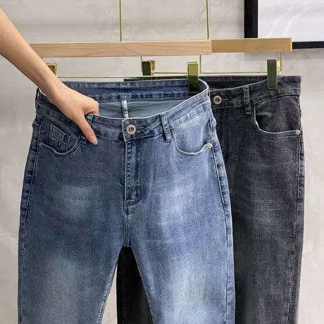 浅色牛仔裤男2023新款夏季薄款休闲简约男士破洞直筒修身牛仔长裤图片