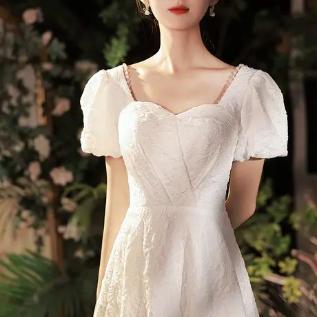 白色小晚礼服连衣裙夏季法式中长款轻奢小众高端订婚生日方领钉珠图片