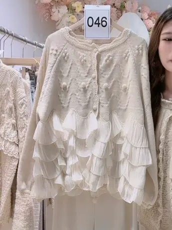 温柔软糯针织开衫女2023早秋新款韩版甜美小众设计感奶系毛衣外套商品大图