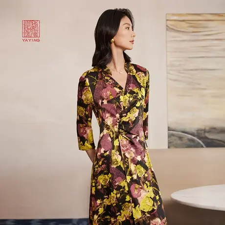 EP雅莹高端系列 桑蚕丝印花立领收腰连衣裙 2024早春新品4621A图片