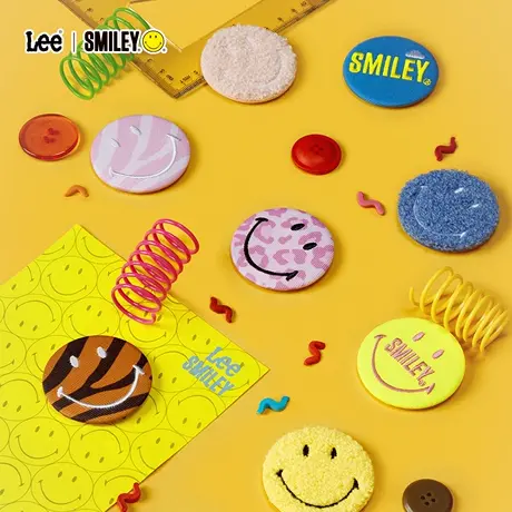 Lee×Smiley联名周边圆形徽章配饰个性可爱刺绣笑脸吧唧丹宁挂饰图片