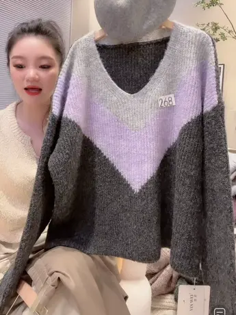 灰拼紫色设计感V领毛衣女秋冬新款高级感慵懒风加厚百搭针织上衣图片