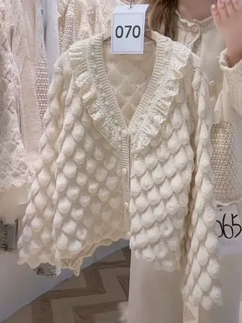 奶系小众设计感重工款针织开衫女2023新款气质V领钉珠上衣外套洋商品大图