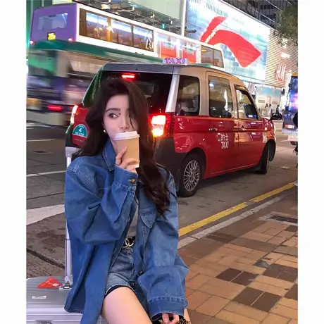 爵莱菲大码胖mm秋季2025重工水洗牛仔时髦金扣阔形牛仔衬衫女宽松图片