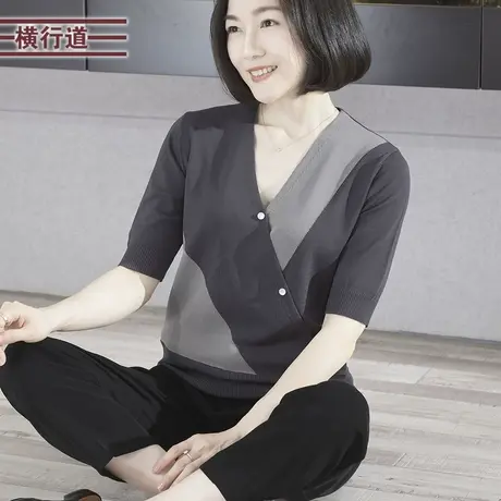 2025夏季新款简约设计感V领拼色宽松针织短袖休闲外穿大码上衣女商品大图