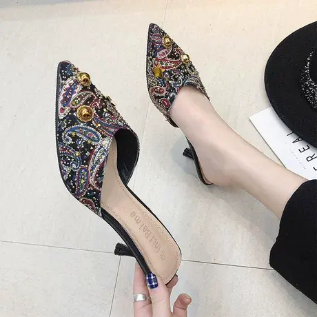 拖鞋女夏2023新款外穿时尚百搭网红铆钉包头半拖鞋女细跟尖头凉拖图片