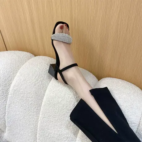 粗跟水钻一字带凉鞋女仙女风2024夏新款配裙子中跟时装高跟女鞋子图片