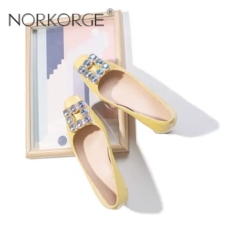 清新浅柠檬黄单鞋图片