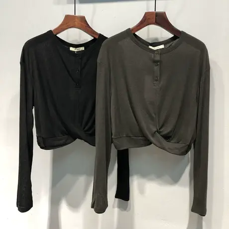 2023秋装 韩国菲町新款纯色领口纽扣下摆打扭宽松短款长袖T恤女商品大图