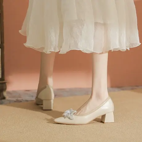 2024年夏季新款法式水钻尖头粗跟高跟鞋女浅口一脚蹬不累脚中跟鞋图片