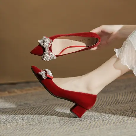 红色高跟鞋女粗跟2023年春夏新款时尚蝴蝶结水钻尖头秀和婚纱单鞋图片
