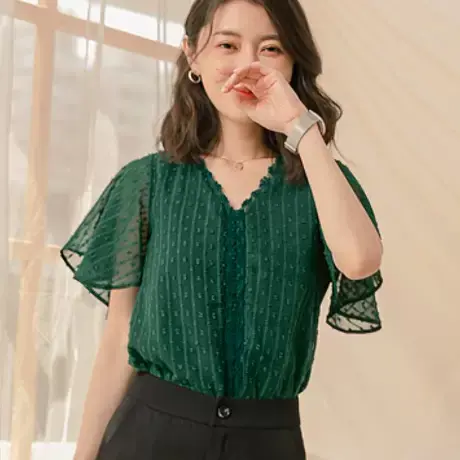 桔熊夏季通勤复古v领荷叶袖微透肤烧花蕾丝小衫上衣女大码AB17176图片